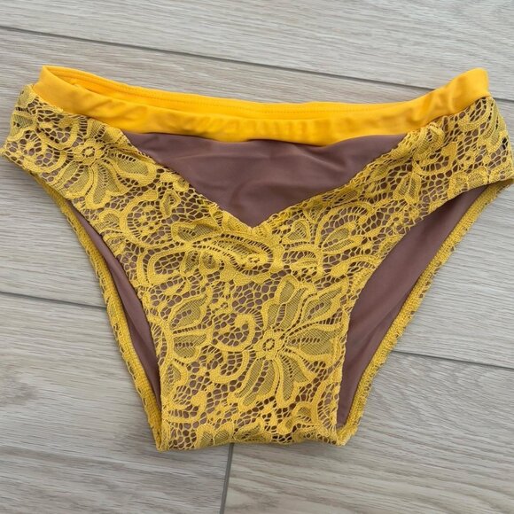 TheBendyBrand small yellow/tan pole set - Picture 7 of 8